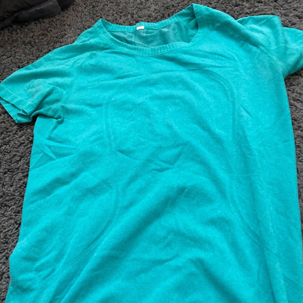 Lululemon t shirt